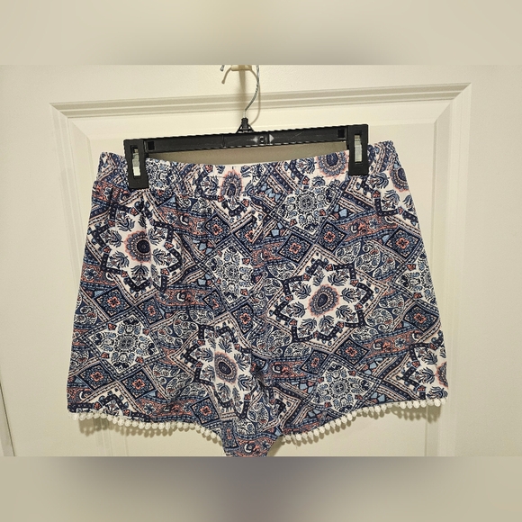 Shorts - Picture 3 of 4